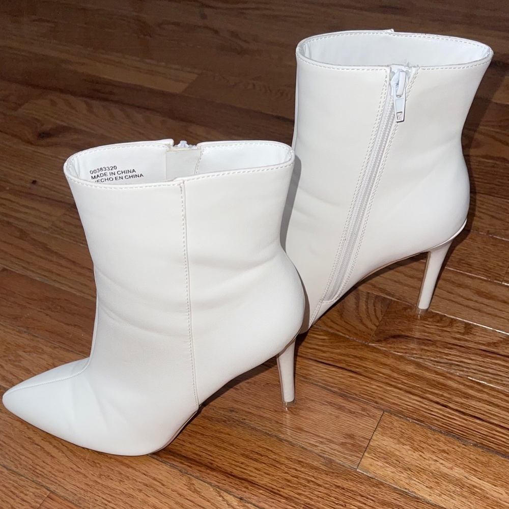WHITE BOOTIES